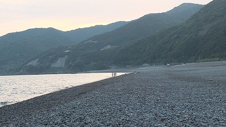 今月某日夕暮れ時の煙樹ヶ浜