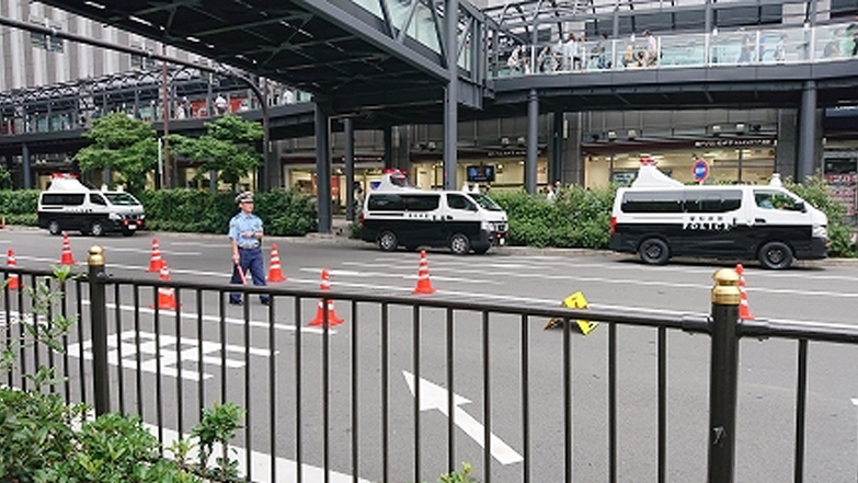 午後の大阪駅前