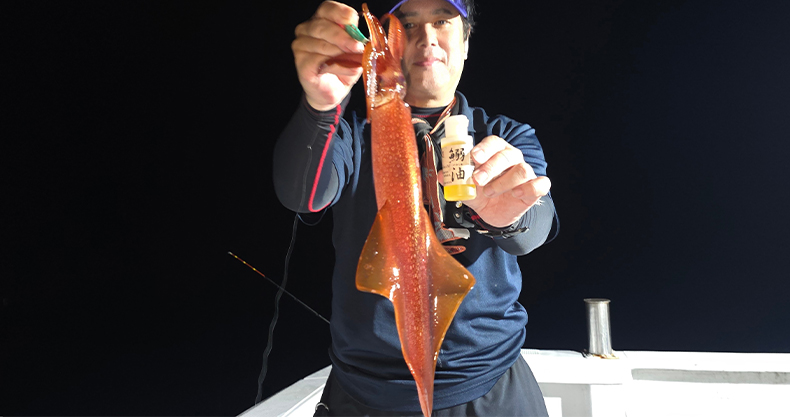釣果レポート | 南九州・東シナ海夜焚きイカ釣り！「塩ささみ赤」の